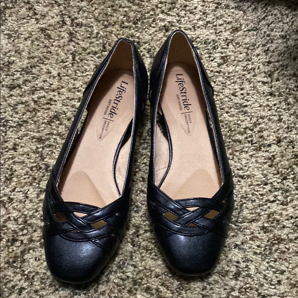 NWOT Life Stride Black Ballet Flats with Bow Detail